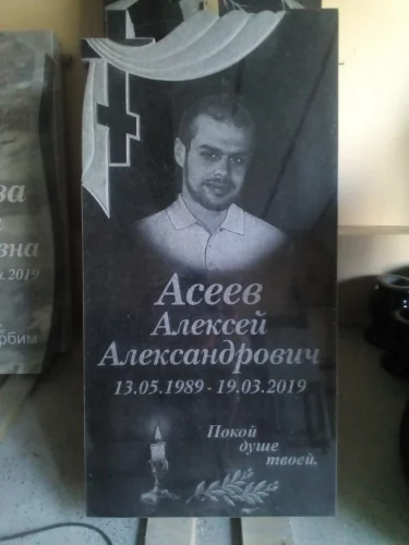 Памятник на могилу гранит вертикальный церковь с куполами 158