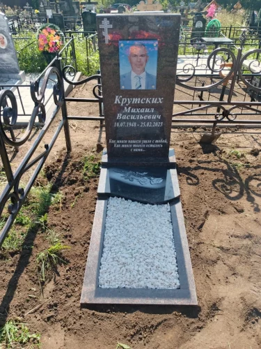 Памятник на могилу гранит вертикальный церковь с куполами 158