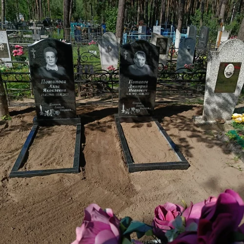 Памятник на могилу гранит вертикальный церковь с куполами 158