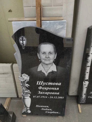 Памятник на могилу гранит вертикальный церковь с куполами 158