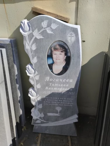 Памятник на могилу гранит вертикальный церковь с куполами 158